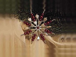 Dekorácie - Vianočné hviezdy so srdiečkami (bordová-strieborný pás - umelé a kovové korálky) - 12674437_