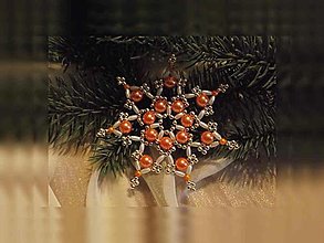 Dekorácie - Vianočné hviezdy 7 cípové (oranžová-biela - plastové a kovové korálky) - 12674781_