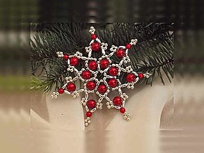 Dekorácie - Vianočné hviezdy 7 cípové (červená-strieborná - plastové korálky) - 12674792_