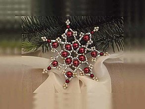 Dekorácie - Vianočné hviezdy 7 cípové (bordová-biela - plastové a kovové korálky) - 12674797_