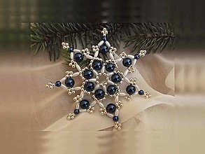 Dekorácie - Vianočné hviezdy 7 cípové (tm.modrá-biela - plastové a kovové korálky) - 12674835_