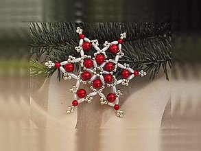 Dekorácie - Vianočné hviezdy 6 cípové (červená-biela - plastové a kovové korálky) - 12674900_