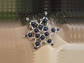Dekorácie - Vianočné hviezdy 6 cípové (tm.modrá-biela - plastové a kovové korálky) - 12674925_