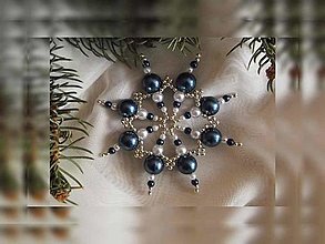 Dekorácie - Vianočné hviezdy veľké guľky (tm.modrá-biela-strieborná - plastové a kovové korálky) - 12676352_