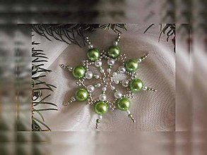Dekorácie - Vianočné hviezdy veľké guľky (sv.zelená-biela-strieborná - plastové a kovové korálky) - 12676358_
