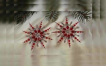Dekorácie - Vianočné hviezdy z plastových krištálikov (červená - strieborná) - 12676585_