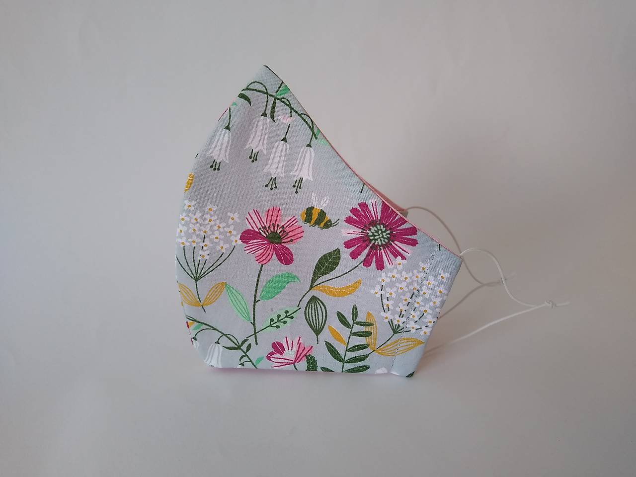 Dizajnové rúško život na lúke šedé tvarované dvojvrstvové