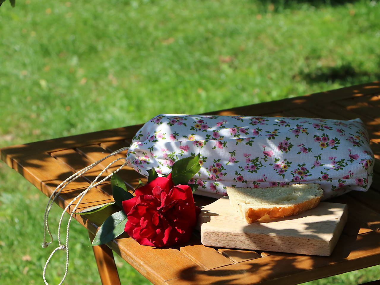 Ľanové vrecko na chlieb kvietky