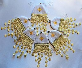 Dekorácie - Ručne vyšívané ozdoby Vianočné vločky padajú - 12680255_