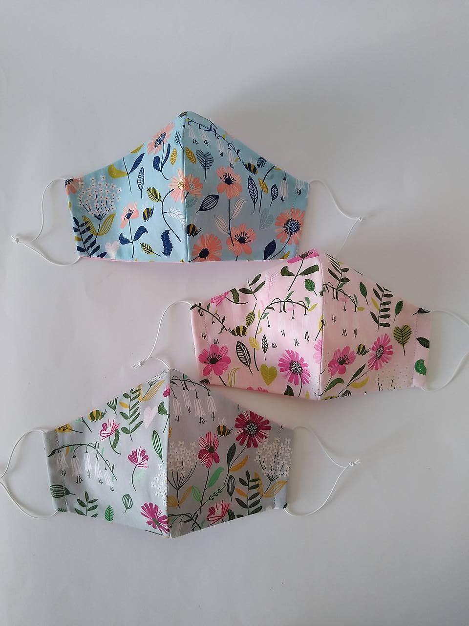 Set život na lúke dizajnové rúška tvarované dvojvrstvové