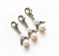 Kľúčenky - Prívesok perličkový anjelik malý (krémová) - 12686107_