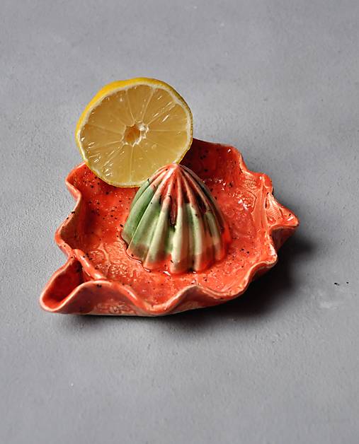 odšťavovač na ovocie oranžovo jahodovo zelený