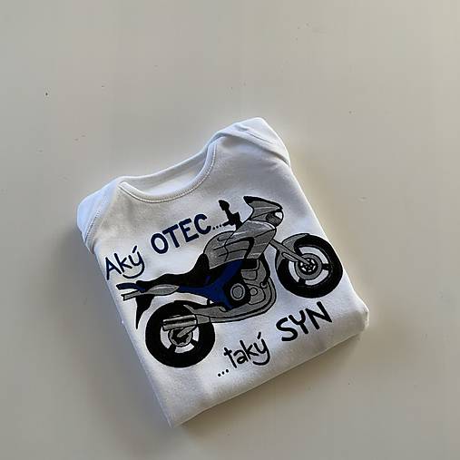 Maľované bodyčko s motorkou a nápisom: “Aký OTEC, taký SYN”