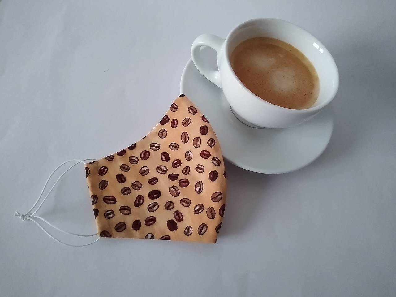 Dizajnové rúško kávička tvarované dvojvrstvové