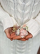 Brošne - Kvetinová brošňa "láska v dlani" - 12699067_