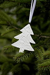 Dekorácie - Vianočná ozdoba stromček (bielá) - 12703385_