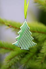 Dekorácie - Vianočná ozdoba stromček (zelená) - 12703912_