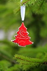 Dekorácie - Vianočná ozdoba stromček (Červená) - 12703943_