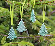 Dekorácie - Vianočná ozdoba stromček (zelená) - 12703965_