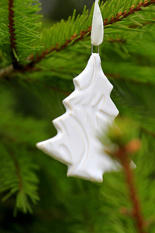 Vianočná ozdoba stromček (bielá)
