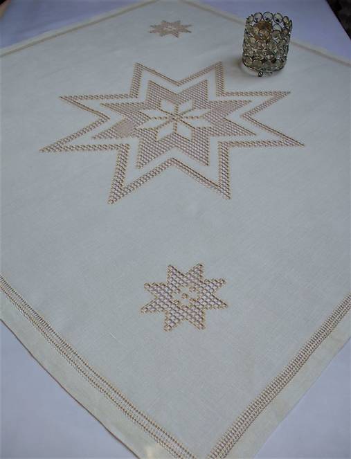 Úžitkový textil - Ručne vyšívaná vianočná dečka V1 štvorec 90 x 90 cm - 12704099_