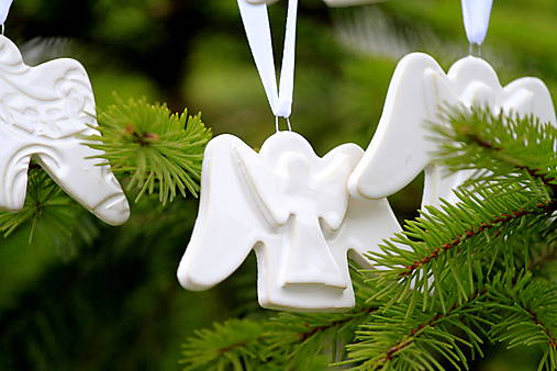 Vianočná ozdoba Anjelik bielá