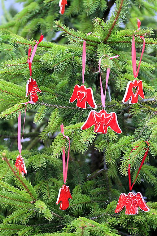 Vianočná ozdoba Anjelik červená orlament
