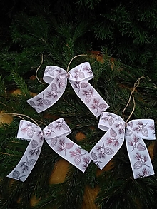 Dekorácie - mašle na vianočný stromček medeno-hnedé s vianočným motívom - 12705683_