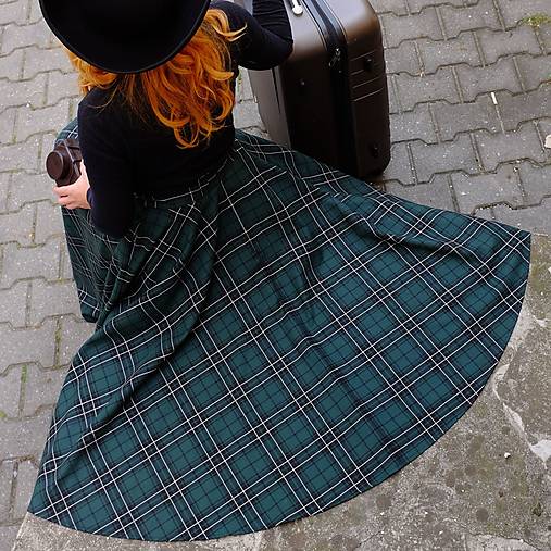 MAIRA -  kruhová midi škótska sukňa