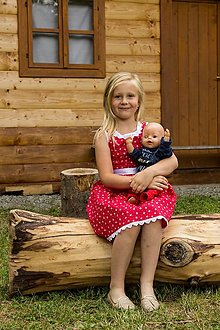 Detské oblečenie - Dievčenské červené šaty – zdobené krajkou - 12726347_
