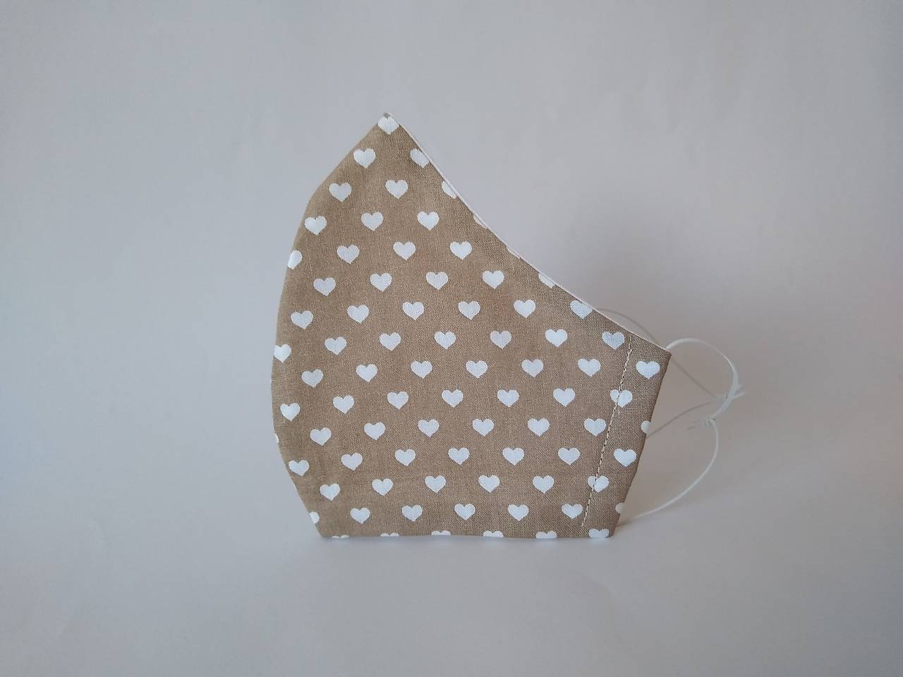 Dizajnové rúško mini srdiečka svetlo hnedé tvarované dvojvrstvové