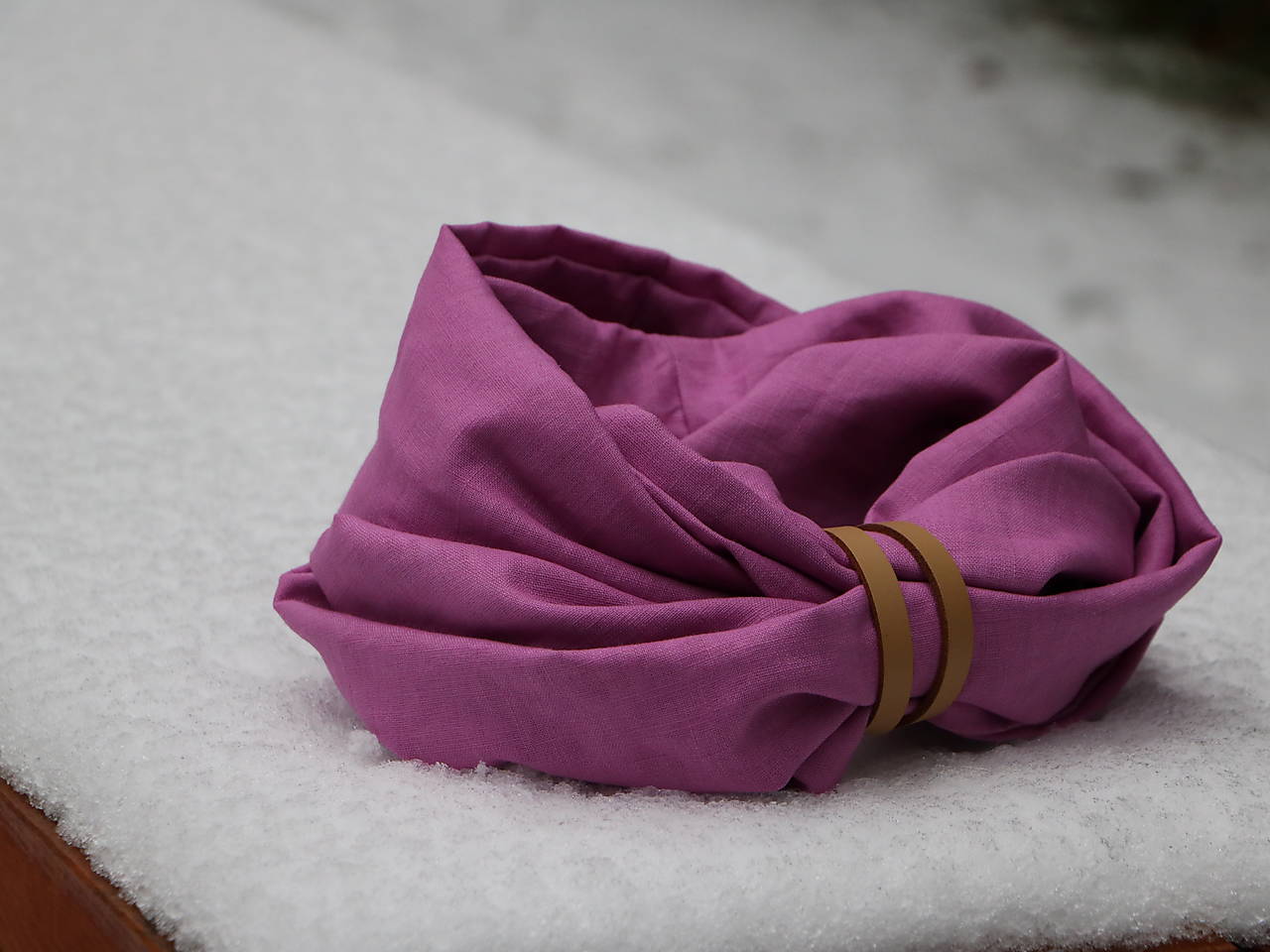 Štýlový ľanový nákrčník fialovoružový