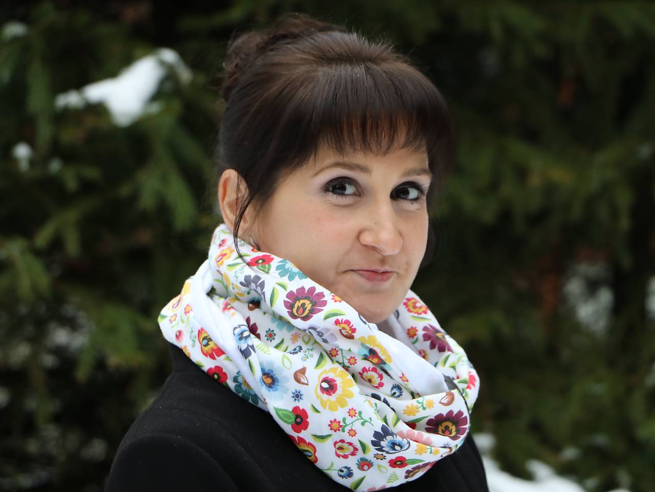 Štýlový dámsky ľanový nákrčník folkové kvety