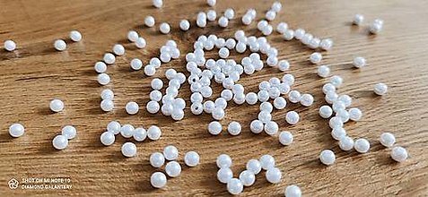 Korálky - Korálky perličky biele 6 mm - balenie 10 gramov - 12742897_