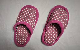 Ponožky, pančuchy, obuv - Bodkované papučky - 12745901_