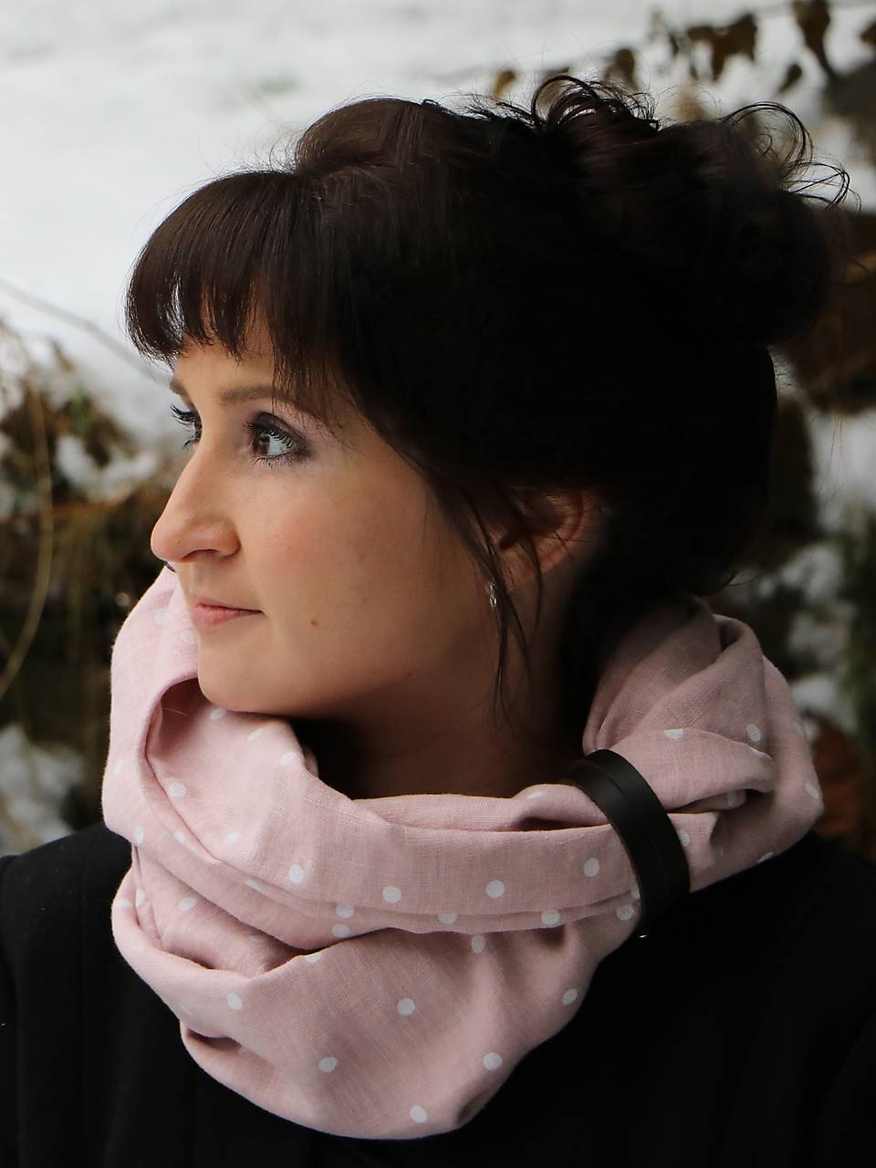 Štýlový ľanový nákrčník ružový s bodkou