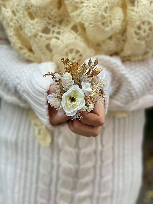 Kvetinová brošňa "zimný čas"