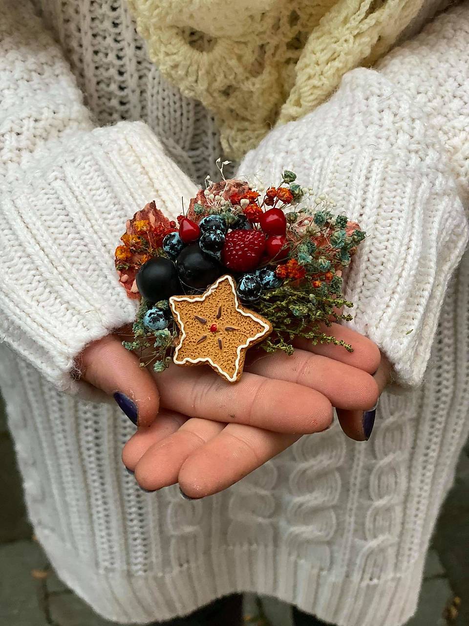 Kvetinová brošňa "vianočné pokušenie" - hviezdička