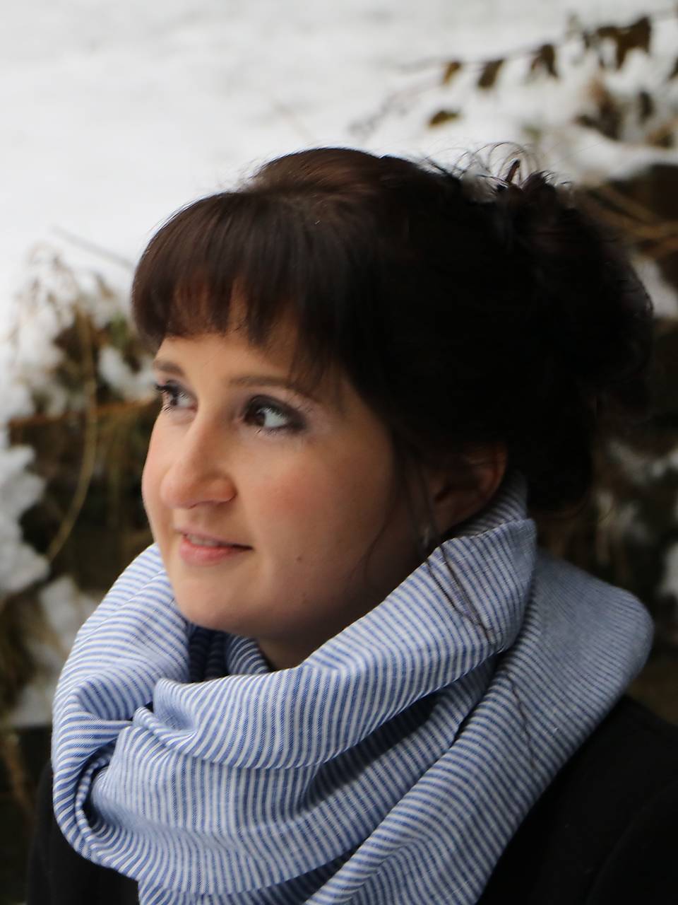 Štýlový ľanový unisex nákrčník tmavo modrý pásik