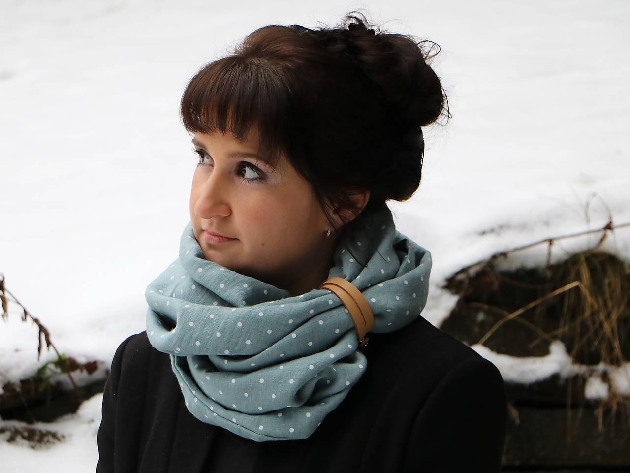 Štýlový ľanový nákrčník petrolejový s bodkou