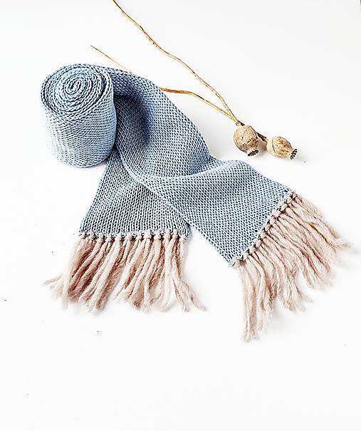 Pletený šál - modrý s hnedými strapcami
