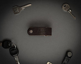 Kľúčenky - Kožená kľúčenka α & Ω (Čokoládová (C)) - 12783901_