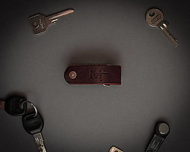 Kľúčenky - Kožená kľúčenka α & Ω (Mahagónová (D)) - 12783949_