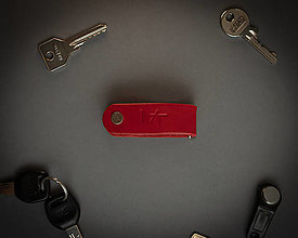 Kľúčenky - Kožená kľúčenka α & Ω (Červená (I)) - 12783959_