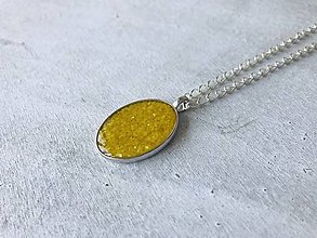 Náhrdelníky - Živicový žltý perleťový náhrdelník - 12786332_