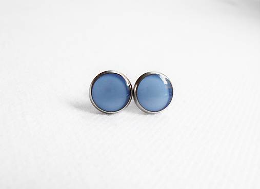 Náušnice - Živicové náušnie 0,8 cm - Pastelovomodré (chirur.oceľ) - 12788454_