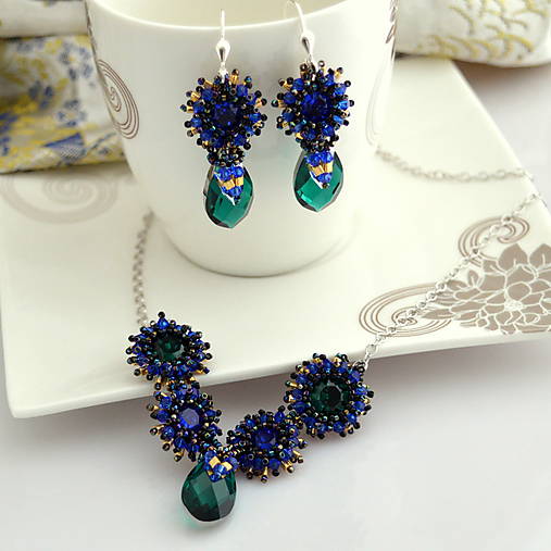 Elegantný set zo smaragdovými a modrými krištáľmi (Ag925)