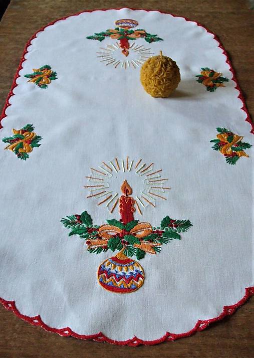Úžitkový textil - Ručne vyšívaná vianočná dečka PS4 ovál 82 x 42 cm - 12787646_