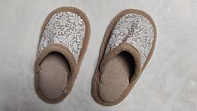 Ponožky, pančuchy, obuv - Bielo-hnedé papučky - 12789475_