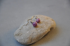 Náušnice - Náušnice v ružovo fialová guľôčka - 12791320_